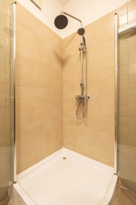 Apartament Bright Downtown Balcony Retreat Budapeszt Zewnętrze zdjęcie