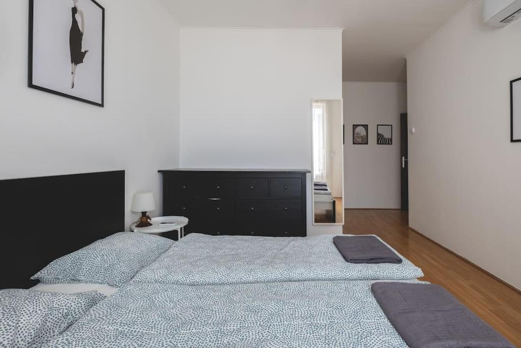 Apartament Bright Downtown Balcony Retreat Budapeszt Zewnętrze zdjęcie