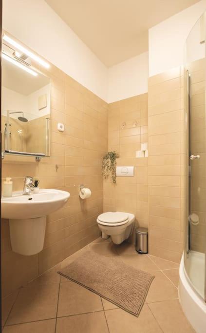Apartament Bright Downtown Balcony Retreat Budapeszt Zewnętrze zdjęcie