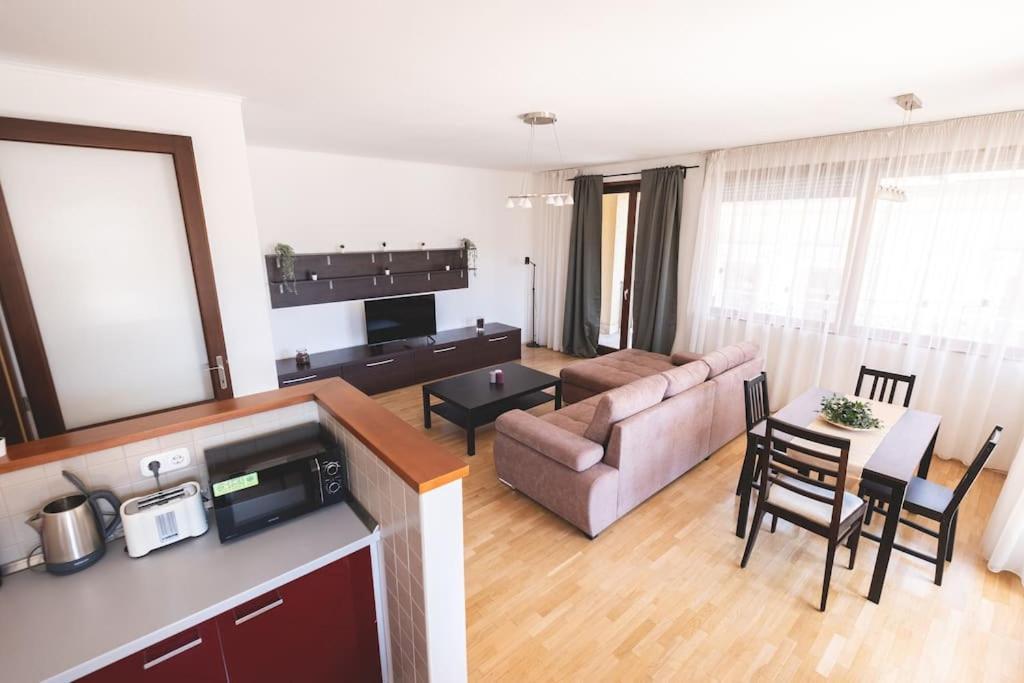 Apartament Bright Downtown Balcony Retreat Budapeszt Zewnętrze zdjęcie