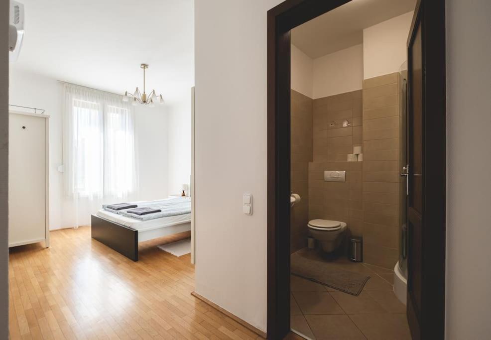 Apartament Bright Downtown Balcony Retreat Budapeszt Zewnętrze zdjęcie