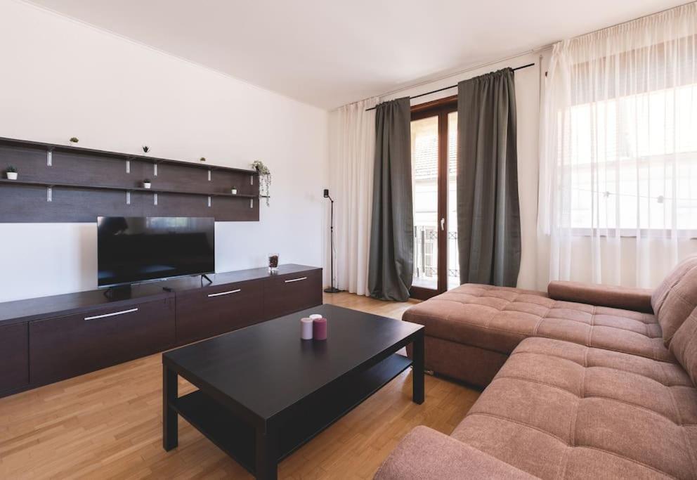 Apartament Bright Downtown Balcony Retreat Budapeszt Zewnętrze zdjęcie