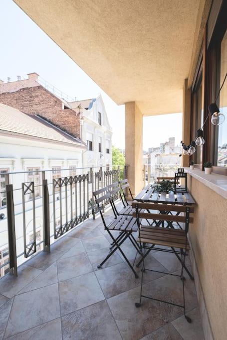 Apartament Bright Downtown Balcony Retreat Budapeszt Zewnętrze zdjęcie