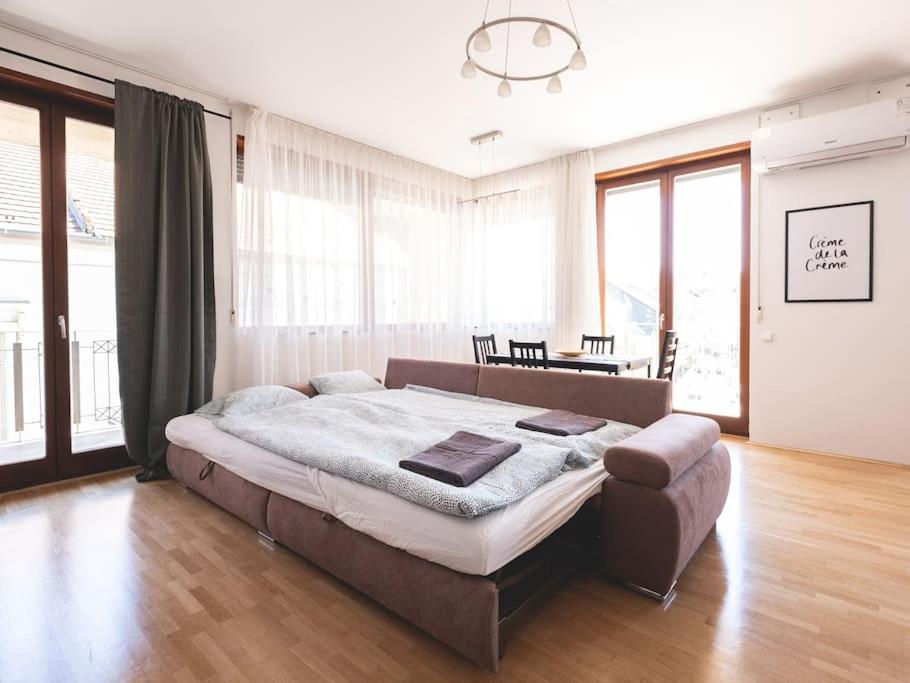 Apartament Bright Downtown Balcony Retreat Budapeszt Zewnętrze zdjęcie